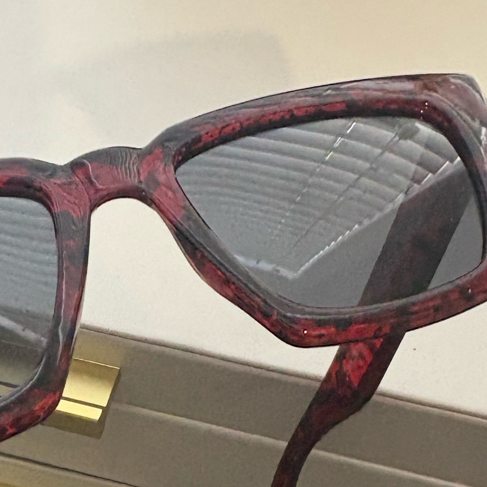 Foster Grant Red Snakeskin Polarized Cat Eye Sunglasses New without tags - Picture 3 of 5